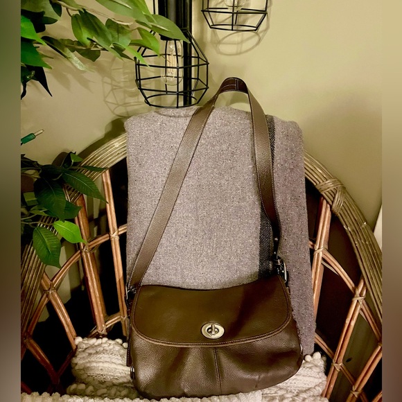 Coach Handbags - Vintage Coach Legacy Flap Shoulder Bag